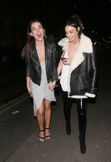 Amy Jackson feet photo thumbnail