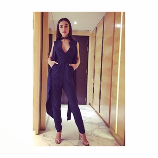 Amy Jackson feet photo thumbnail