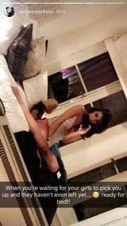 Amy Jackson feet photo thumbnail