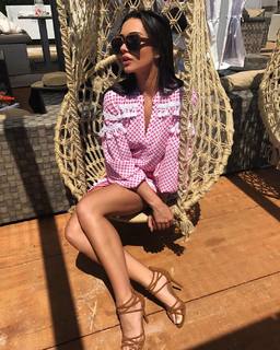 Amy Jackson feet photo thumbnail