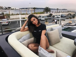 Amy Jackson feet photo thumbnail