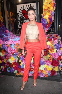 Amy Jackson feet photo thumbnail
