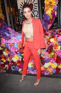 Amy Jackson feet photo thumbnail