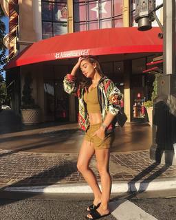 Amy Jackson feet photo thumbnail