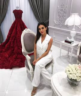Amy Jackson feet photo thumbnail