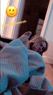 Amy Jackson feet photo thumbnail