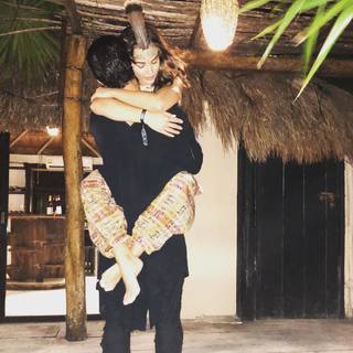 Amy Jackson feet photo thumbnail