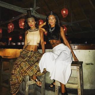 Amy Jackson feet photo thumbnail
