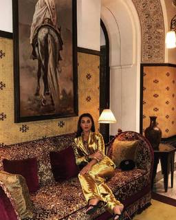 Amy Jackson feet photo thumbnail