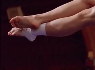 Amy Jo Johnson feet photo thumbnail