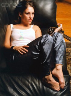 Amy Jo Johnson feet photo thumbnail