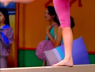 Amy Jo Johnson feet photo thumbnail