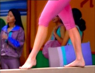 Amy Jo Johnson feet photo thumbnail