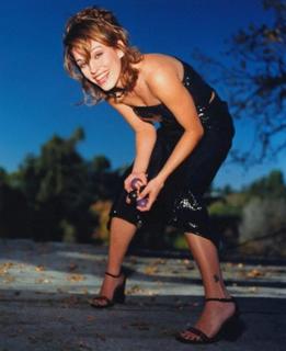 Amy Jo Johnson feet photo thumbnail