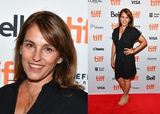 Amy Jo Johnson feet photo thumbnail