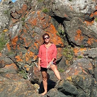 Amy Jo Johnson feet photo thumbnail