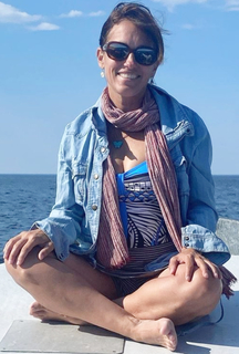 Amy Jo Johnson feet photo thumbnail