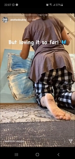 Amy Jo Johnson feet photo thumbnail
