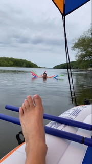 Amy Jo Johnson feet photo thumbnail