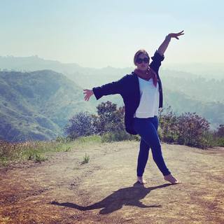 Amy Jo Johnson feet photo thumbnail
