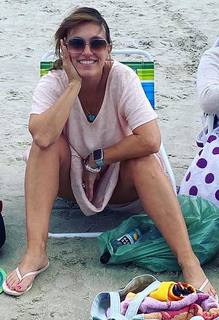 Amy Jo Johnson feet photo thumbnail
