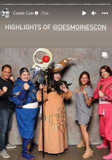 Amy Jo Johnson feet photo thumbnail