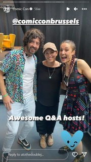 Amy Jo Johnson feet photo thumbnail