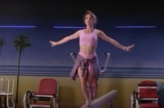 Amy Jo Johnson feet photo thumbnail