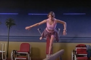 Amy Jo Johnson feet photo thumbnail