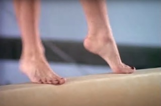 Amy Jo Johnson feet photo thumbnail