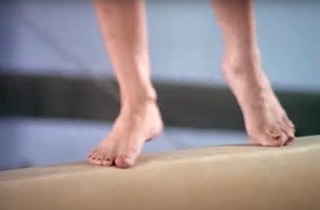 Amy Jo Johnson feet photo thumbnail