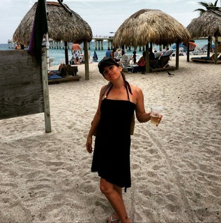 Amy Jo Johnson feet photo thumbnail