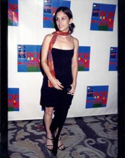 Amy Jo Johnson feet photo thumbnail