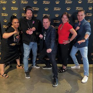 Amy Jo Johnson feet photo thumbnail