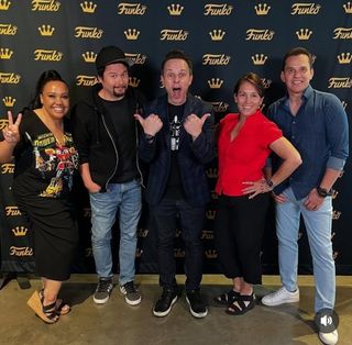 Amy Jo Johnson feet photo thumbnail