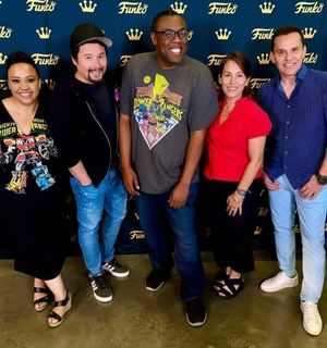 Amy Jo Johnson feet photo thumbnail