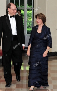 Amy Klobuchar feet photo 7