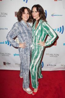 Amy Landecker feet photo 9