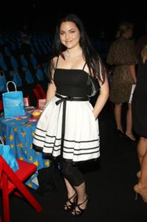 Amy Lee feet photo thumbnail