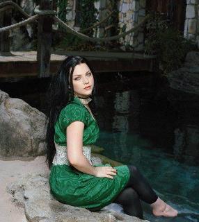 Amy Lee feet photo thumbnail