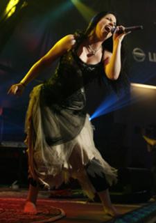Amy Lee feet photo thumbnail