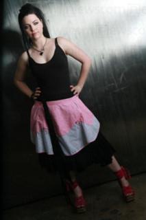 Amy Lee feet photo thumbnail