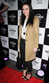 Amy Macdonald feet photo thumbnail