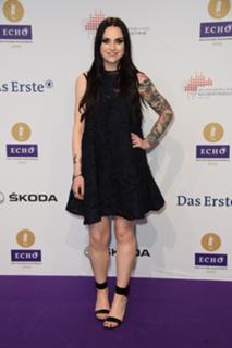 Amy Macdonald feet photo thumbnail