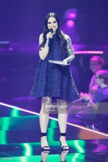 Amy Macdonald feet photo thumbnail