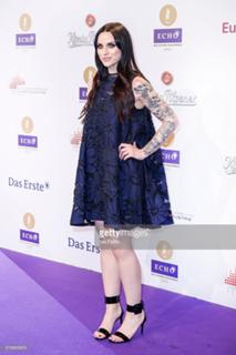 Amy Macdonald feet photo thumbnail