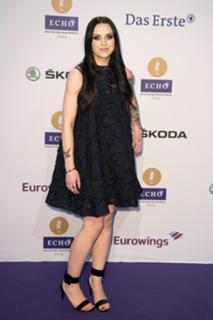 Amy Macdonald feet photo thumbnail