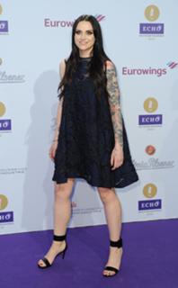 Amy Macdonald feet photo thumbnail