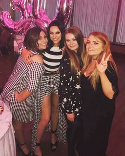 Amy Macdonald feet photo thumbnail