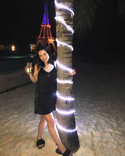 Amy Macdonald feet photo thumbnail